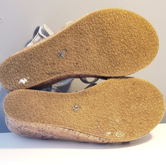 ✨ Silver Platform Wedges | Girls Size 4 | Cork Heel with Rhinestone Flowers - Picture 4 of 6